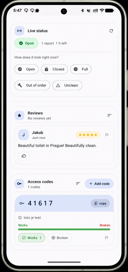LooGo restroom detail screen with live open status, community reviews, and an access code
