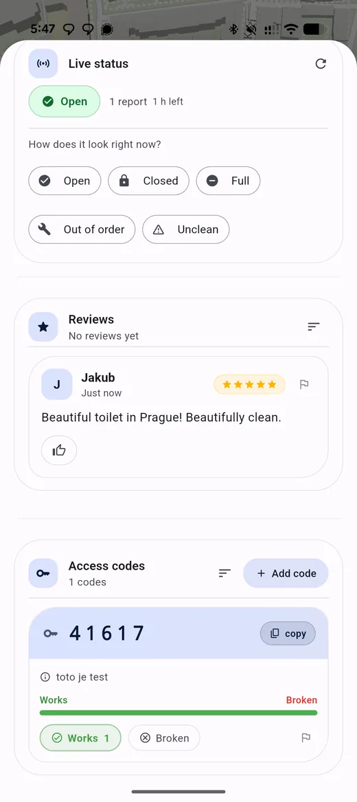 LooGo restroom detail screen with live open status, community reviews, and an access code